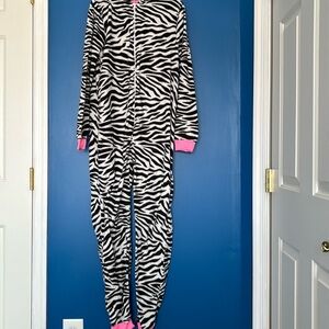Cat and Jack zebra onesie sleeper size child Xl (14/16)
